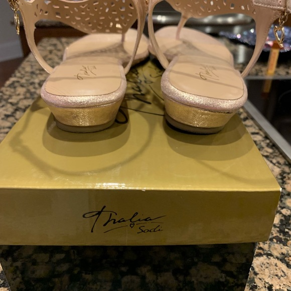 New! Thalia Sodi Rose Gold Ilyssa Open Toe Casual Slingback Sandals - Picture 8 of 9